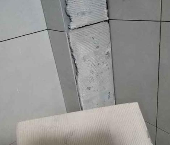 仁寿瓷砖空鼓维修公司分享下厨房瓷砖脱落的补救措施。